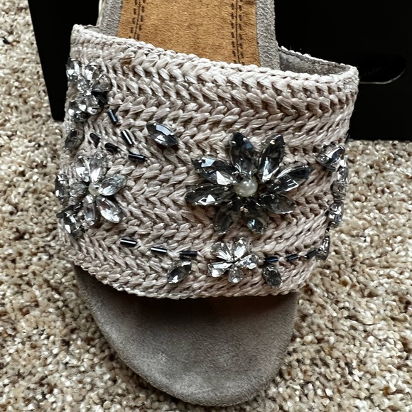 New in Box Shu Shop Tan Jeweled Slide Espadrille - Picture 6 of 6